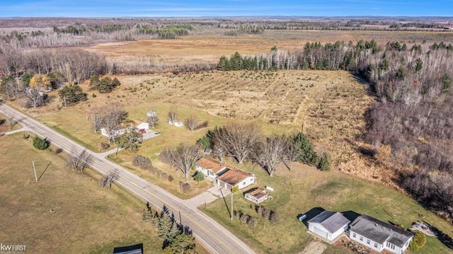 470 Michelson Rd, Houghton Lake, MI 48629