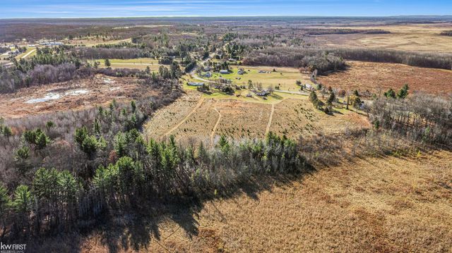 470 Michelson Rd, Houghton Lake, MI 48629