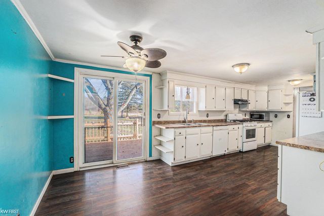 470 Michelson Rd, Houghton Lake, MI 48629