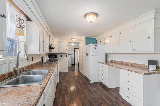 470 Michelson Rd, Houghton Lake, MI 48629
