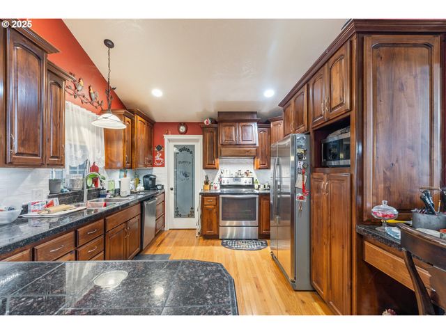 1907 W DUKE Rd, Sutherlin, OR 97479