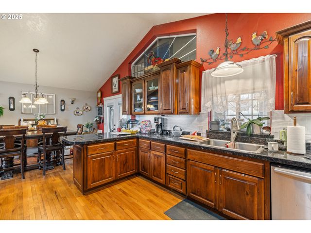 1907 W DUKE Rd, Sutherlin, OR 97479