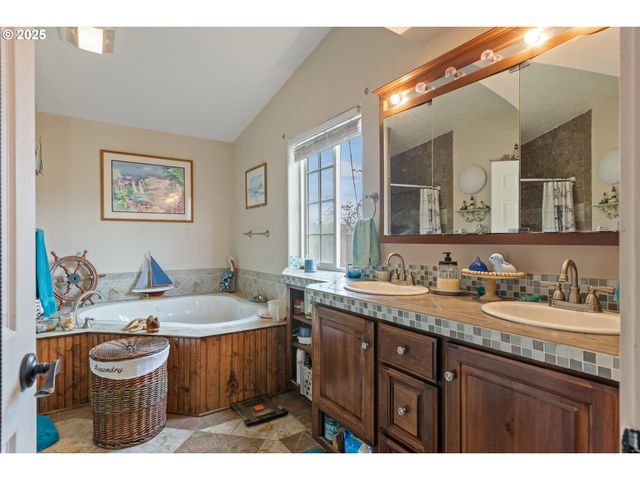 1907 W DUKE Rd, Sutherlin, OR 97479