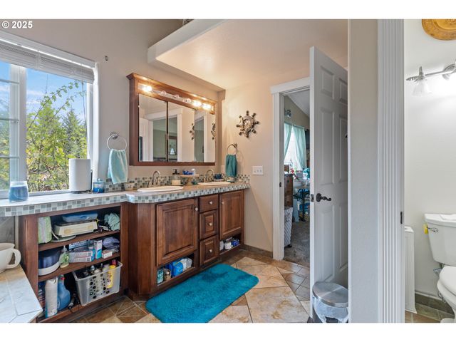 1907 W DUKE Rd, Sutherlin, OR 97479