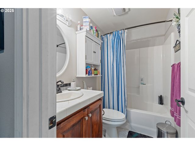 1907 W DUKE Rd, Sutherlin, OR 97479