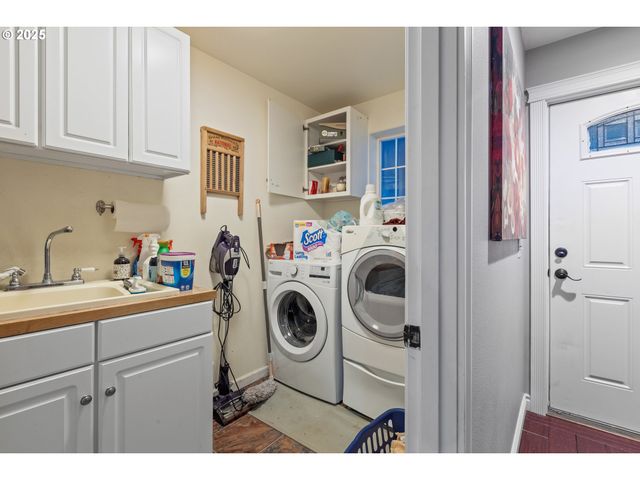 1907 W DUKE Rd, Sutherlin, OR 97479