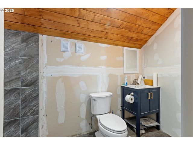 1907 W DUKE Rd, Sutherlin, OR 97479