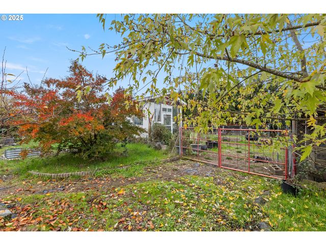 1907 W DUKE Rd, Sutherlin, OR 97479