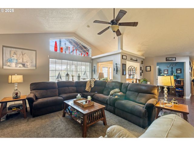 1907 W DUKE Rd, Sutherlin, OR 97479