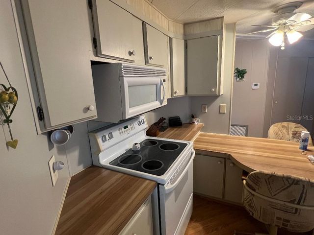 6902 ORLO DRIVE, Zephyrhills, FL 33542