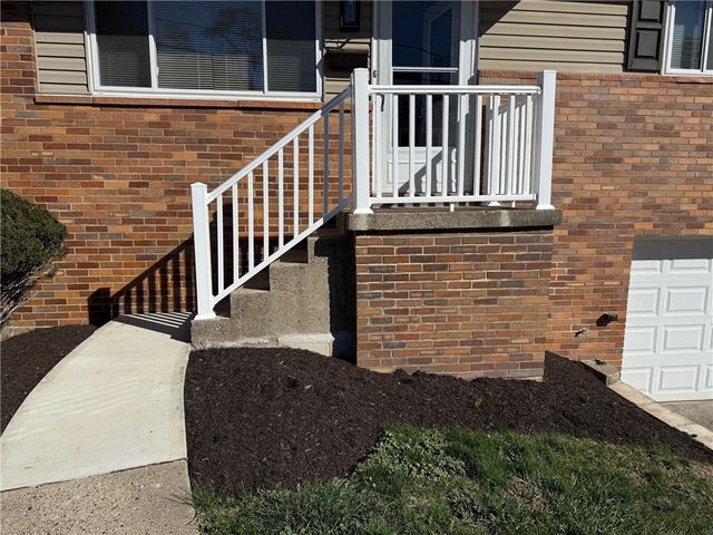 126 Yosemite Dr, Penn Hills, PA 15235