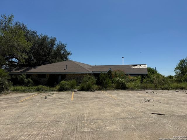 17360 S Ih 35, Dilley, TX 78017