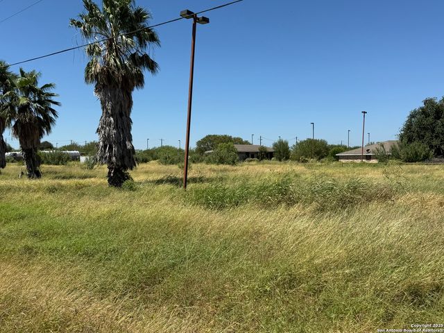 17360 S Ih 35, Dilley, TX 78017