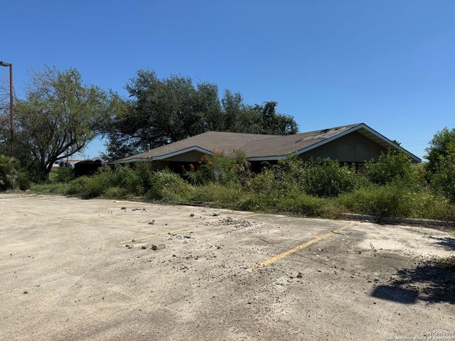 17360 S Ih 35, Dilley, TX 78017