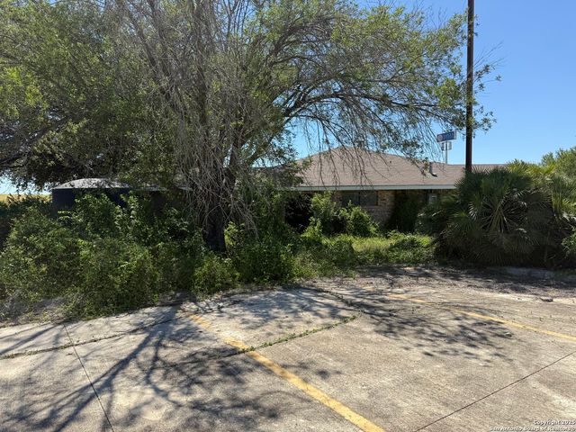 17360 S Ih 35, Dilley, TX 78017