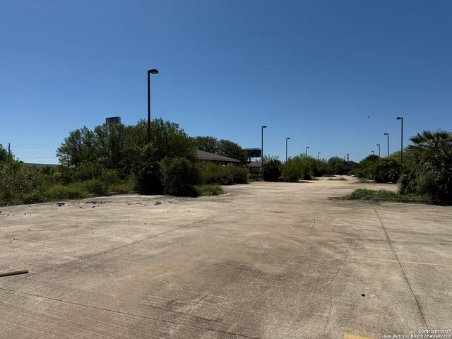 17360 S Ih 35, Dilley, TX 78017