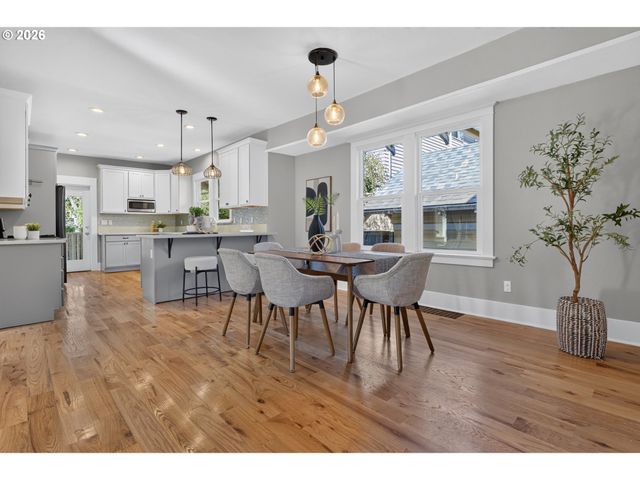 1915 Se 38TH Ave, Portland, OR 97214