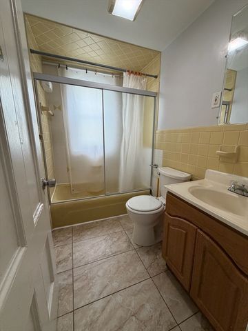 170 Safford St 2, Quincy, MA 02170