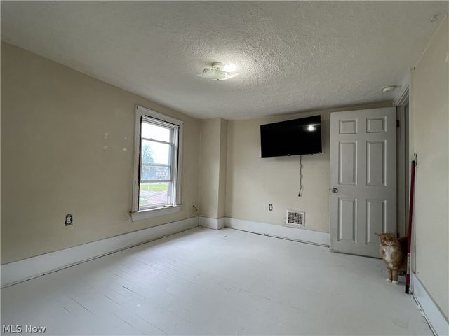 1891 E 33rd Street, Lorain, OH 44055
