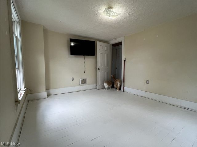 1891 E 33rd Street, Lorain, OH 44055