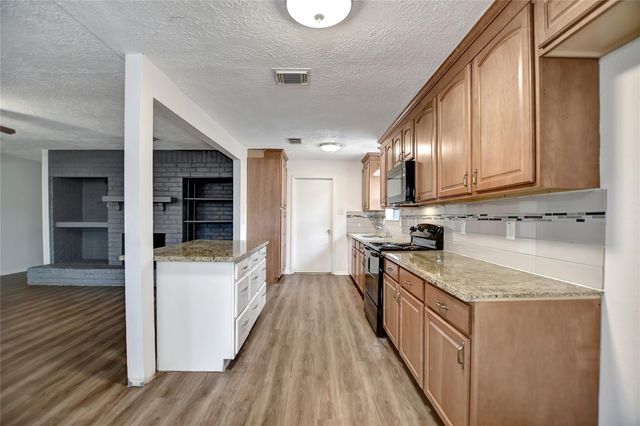17119 Bougainvilla Lane, Friendswood, TX 77546