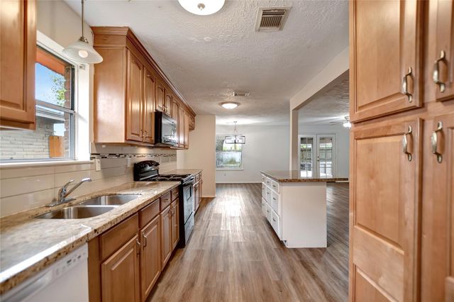 17119 Bougainvilla Lane, Friendswood, TX 77546