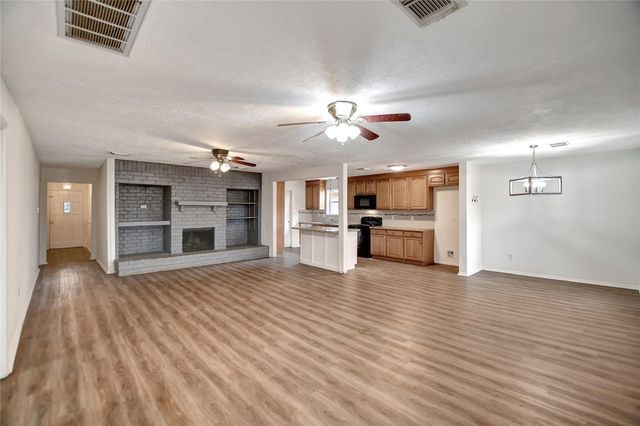 17119 Bougainvilla Lane, Friendswood, TX 77546