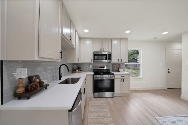6729 Wallis Road, Lake Worth, TX 76135