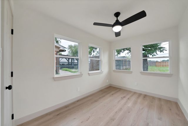 6729 Wallis Road, Lake Worth, TX 76135