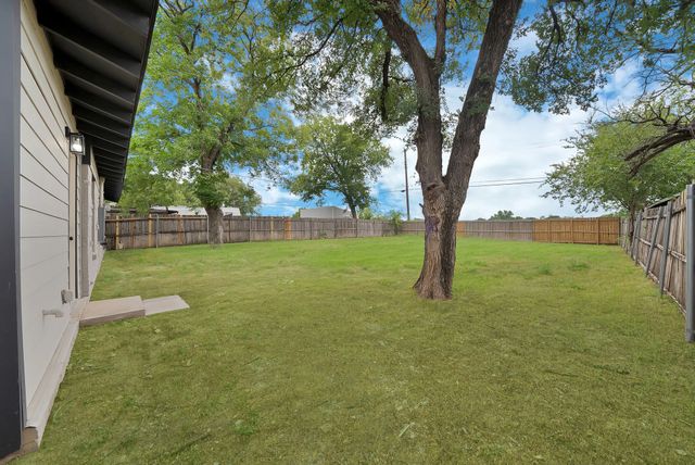 6729 Wallis Road, Lake Worth, TX 76135