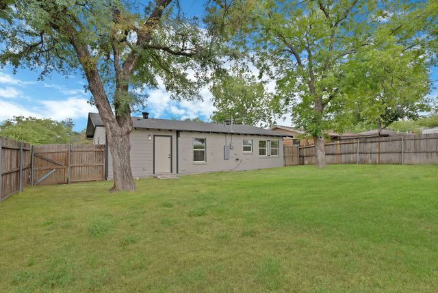 6729 Wallis Road, Lake Worth, TX 76135