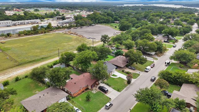 6729 Wallis Road, Lake Worth, TX 76135