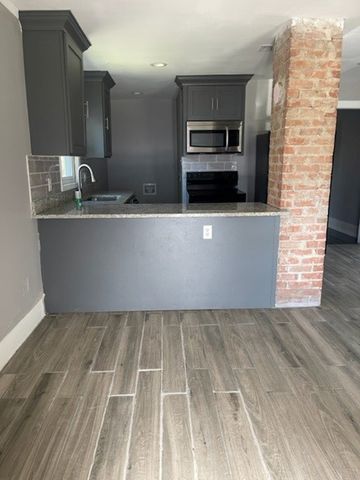 402 Graham Avenue, Dallas, TX 75223