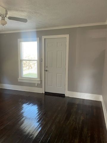 402 Graham Avenue, Dallas, TX 75223