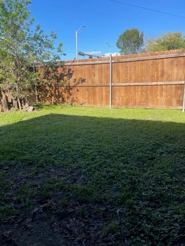 402 Graham Avenue, Dallas, TX 75223