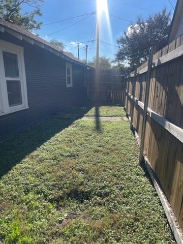 402 Graham Avenue, Dallas, TX 75223