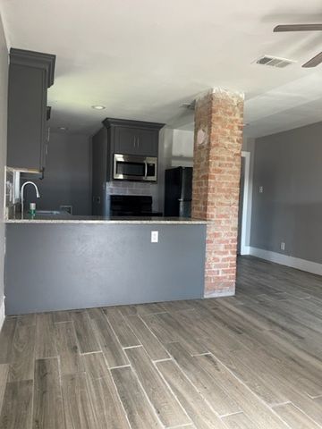 402 Graham Avenue, Dallas, TX 75223