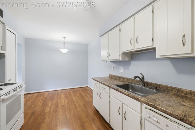 525 E University Drive 1002, Rochester Hills, MI 48307