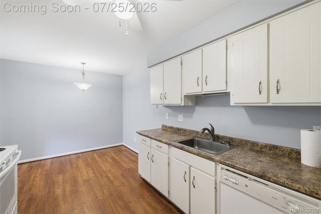 525 E University Drive 1002, Rochester Hills, MI 48307