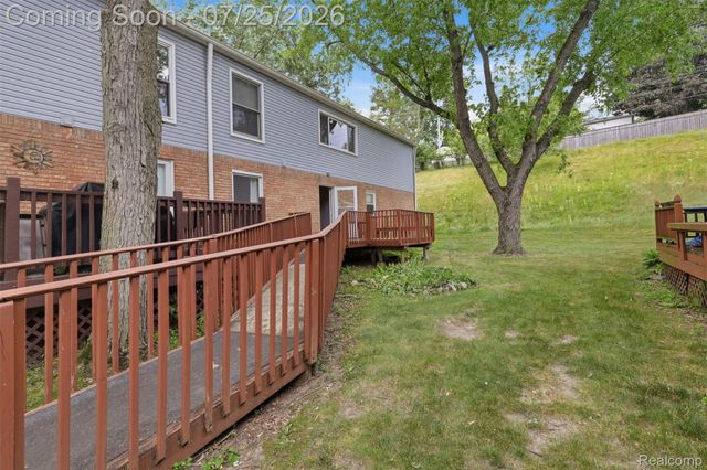 525 E University Drive 1002, Rochester Hills, MI 48307