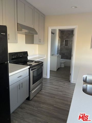 613 W 83rd Street, Los Angeles, CA 90044