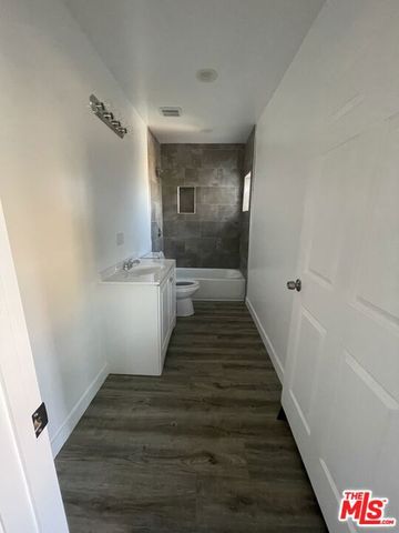 613 W 83rd Street, Los Angeles, CA 90044