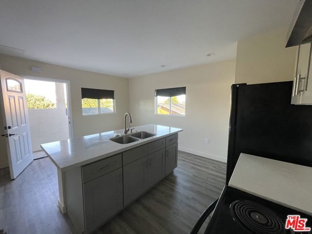 613 W 83rd Street, Los Angeles, CA 90044