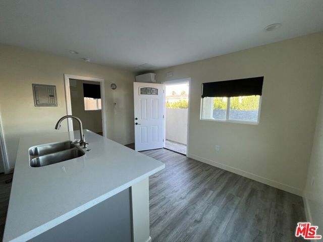 613 W 83rd Street, Los Angeles, CA 90044