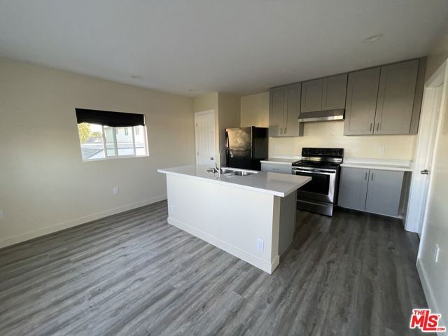 613 W 83rd Street, Los Angeles, CA 90044