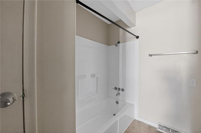 7509 E 127 Street, Grandview, MO 64030