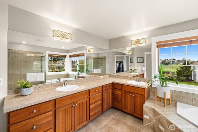 21617 26th Street E, Lake Tapps, WA 98391