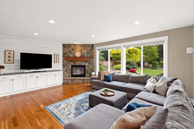 21617 26th Street E, Lake Tapps, WA 98391