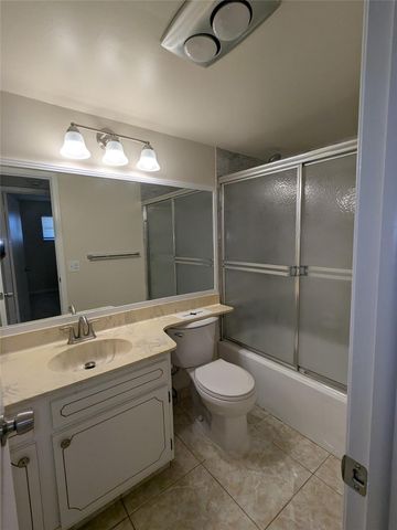 9800 Hollybrook Lake Drive 9-303, Pembroke Pines, FL 33025