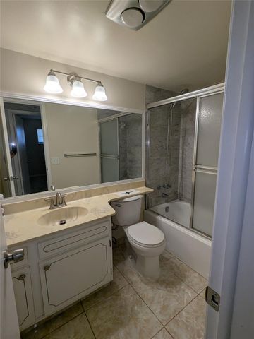 9800 Hollybrook Lake Drive 9-303, Pembroke Pines, FL 33025